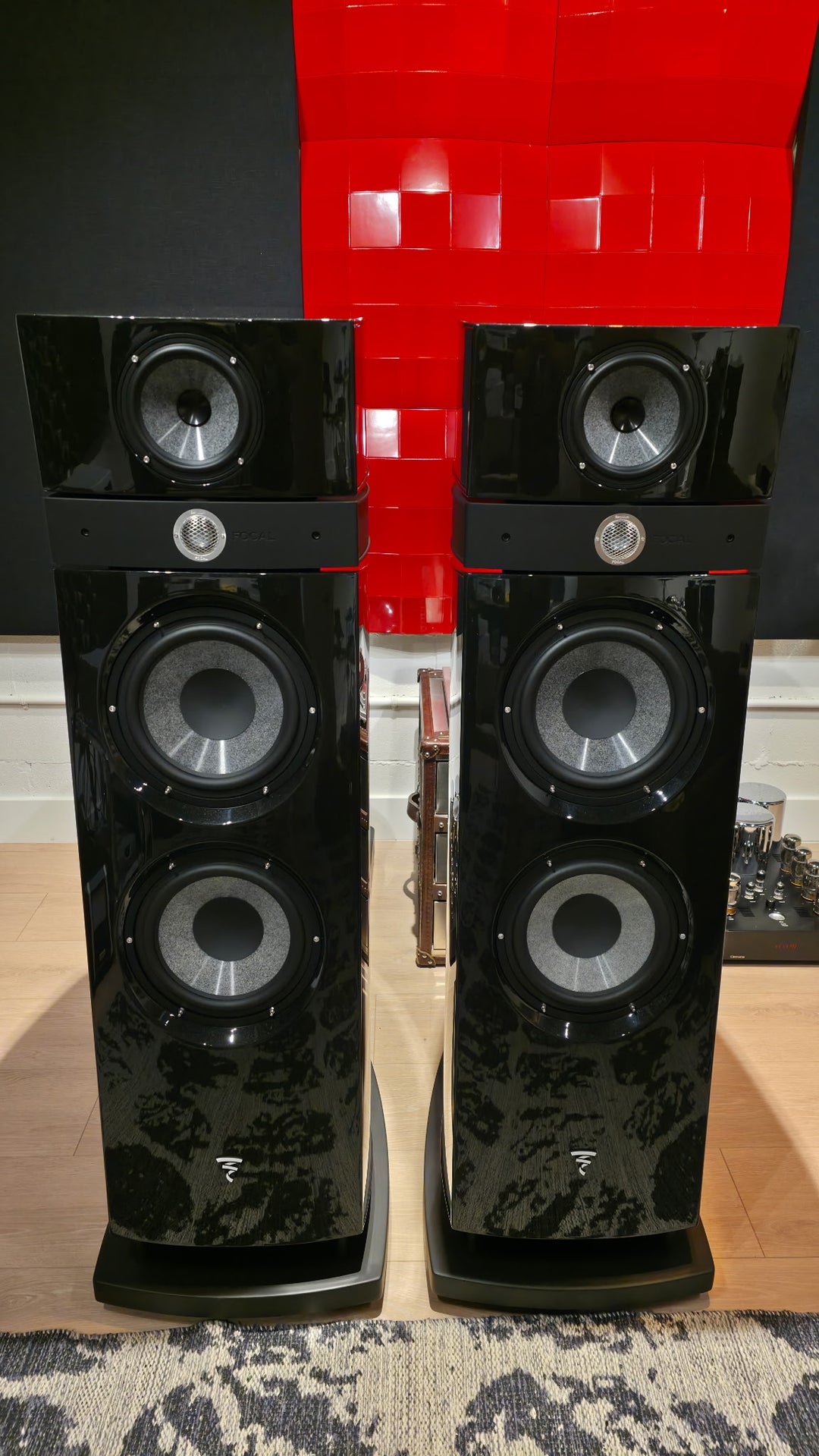 Focal Maestro Utopia Evo in Gloss Black with Crates EXCELLENT