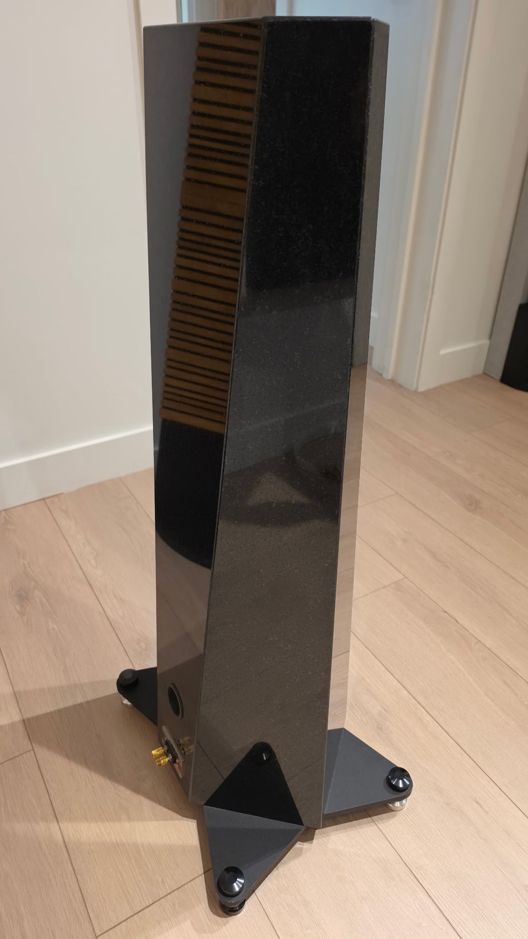 Acora Acoustics SRC-2 Full-Range Speakers in Nero Assoluto Black Granite w Crates EXCELLENT STORE DEMO