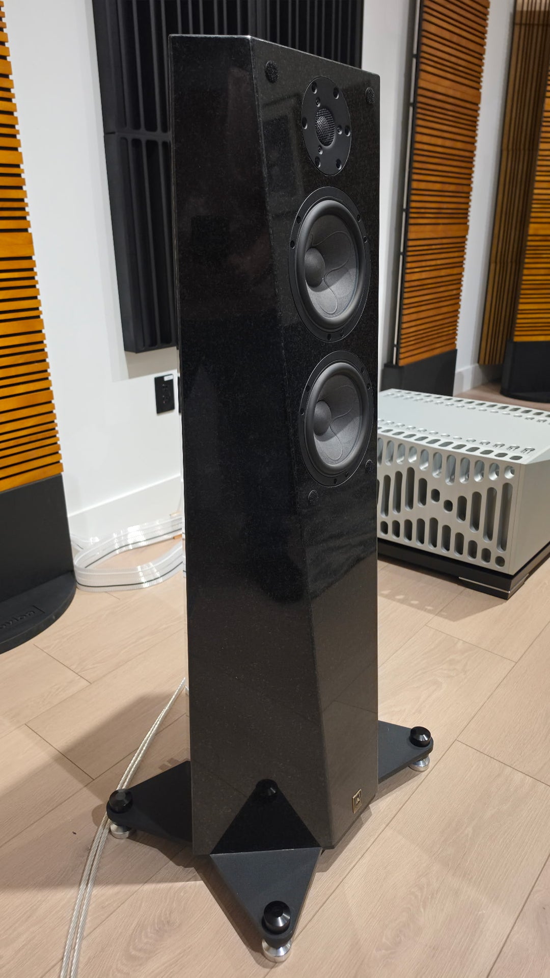 Acora Acoustics SRC-2 Full-Range Speakers in Nero Assoluto Black Granite w Crates EXCELLENT STORE DEMO