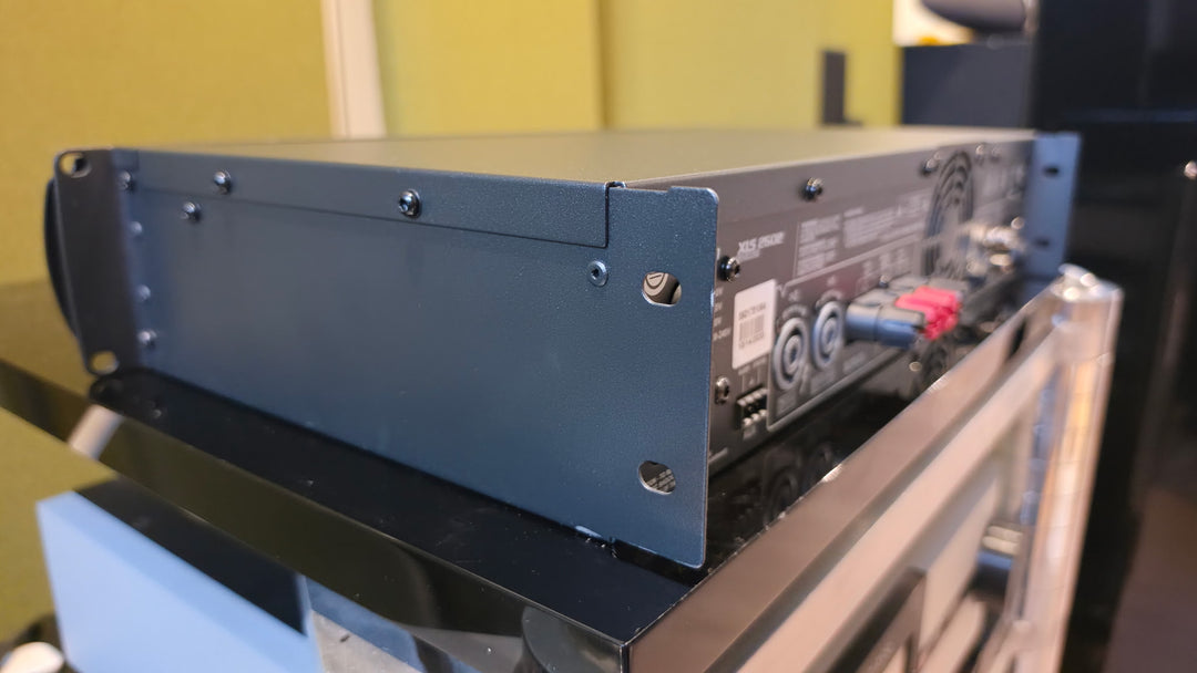 Crown Audio XLS 2502 2-Channel Class D Power Amplifier in Black w Box EXCELLENT