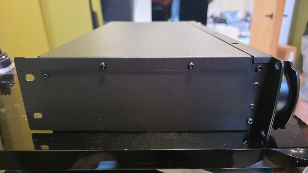 Crown Audio XLS 2502 2-Channel Class D Power Amplifier in Black w Box EXCELLENT