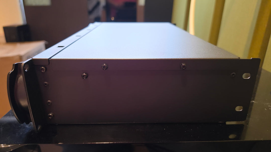 Crown Audio XLS 2502 2-Channel Class D Power Amplifier in Black w Box EXCELLENT