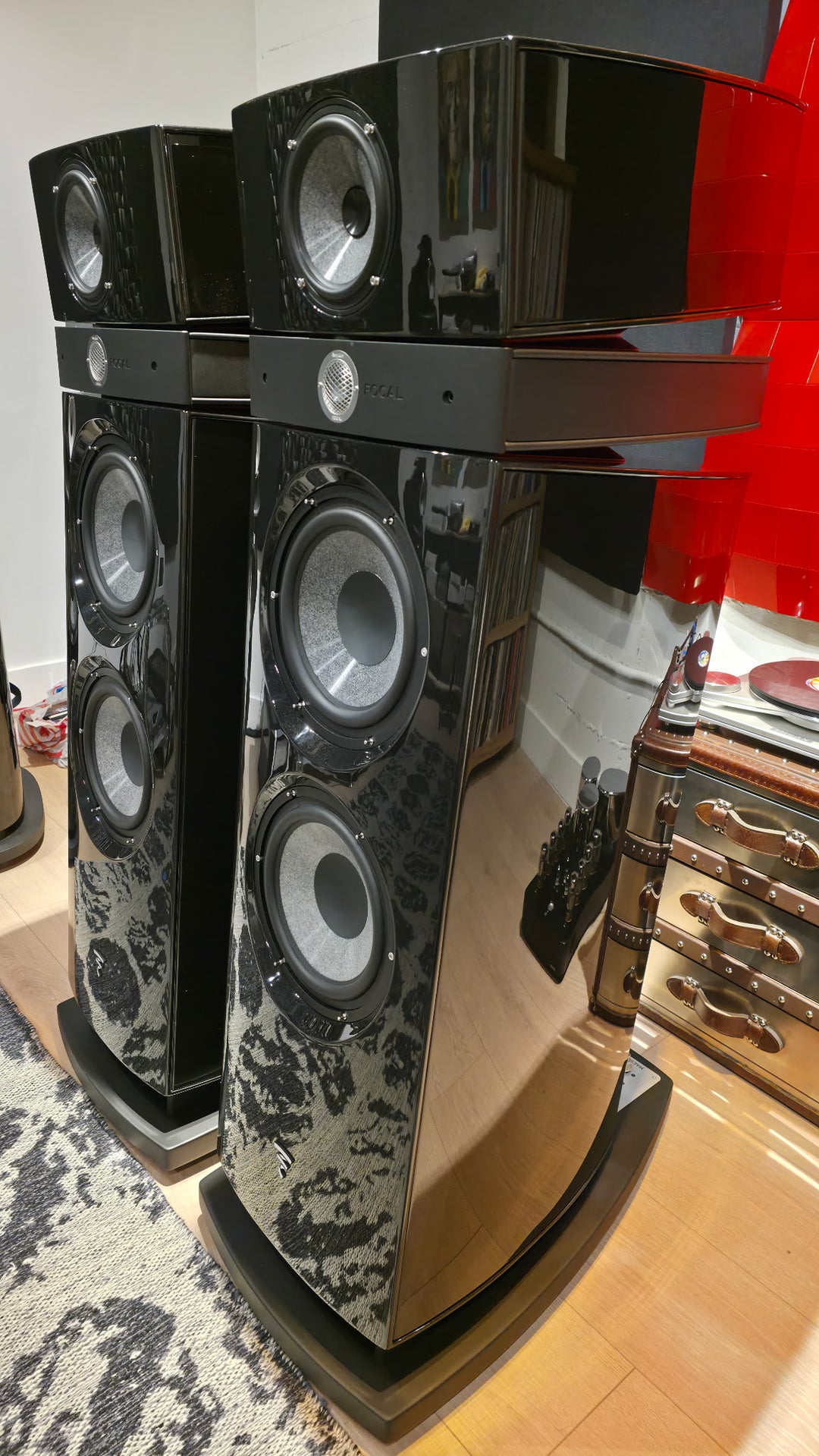 Focal Maestro Utopia Evo in Gloss Black with Crates EXCELLENT