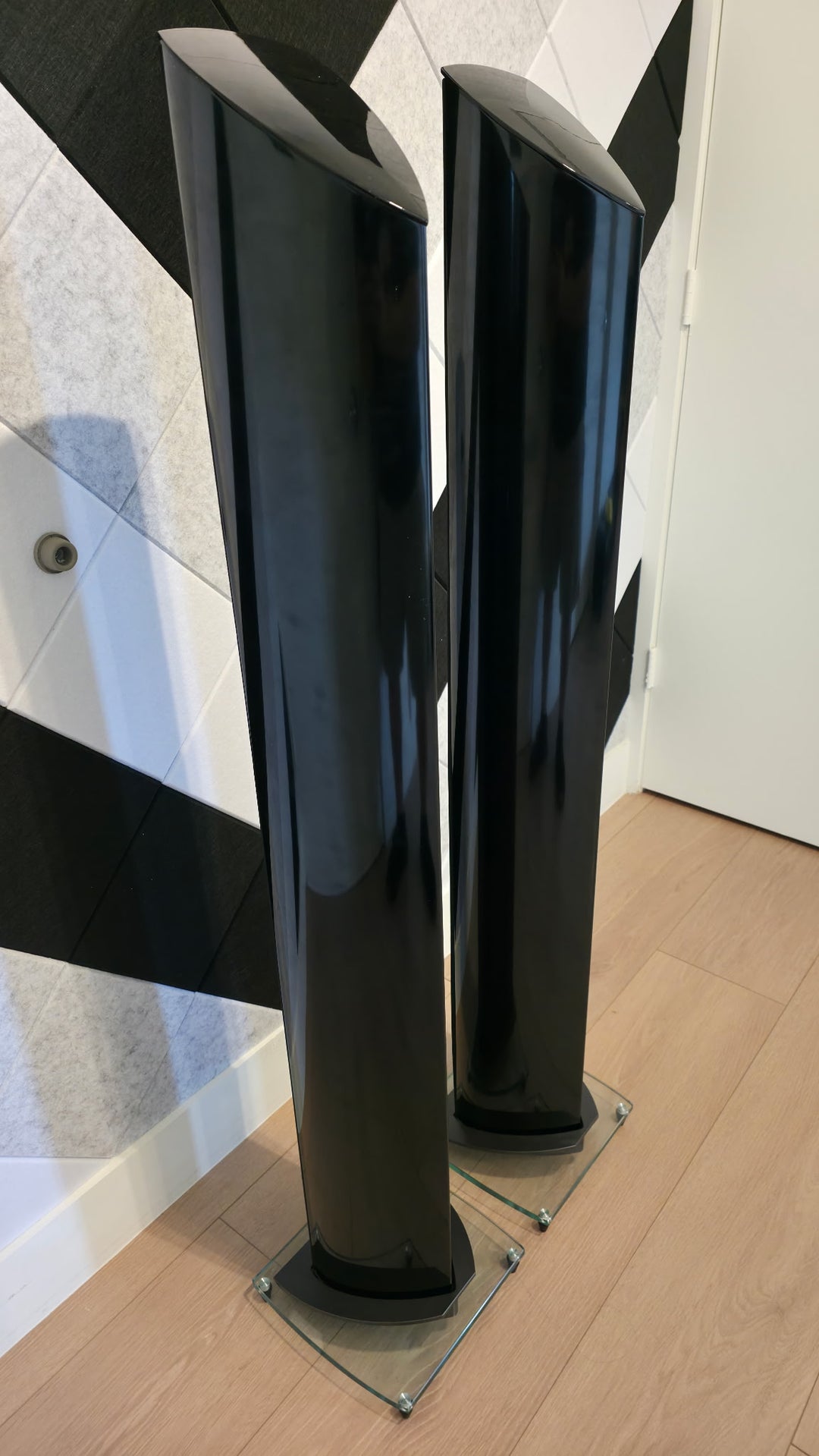 Paradigm Reference Millenia 300 Full Range Tower Speakers in Gloss Black EXCELLENT
