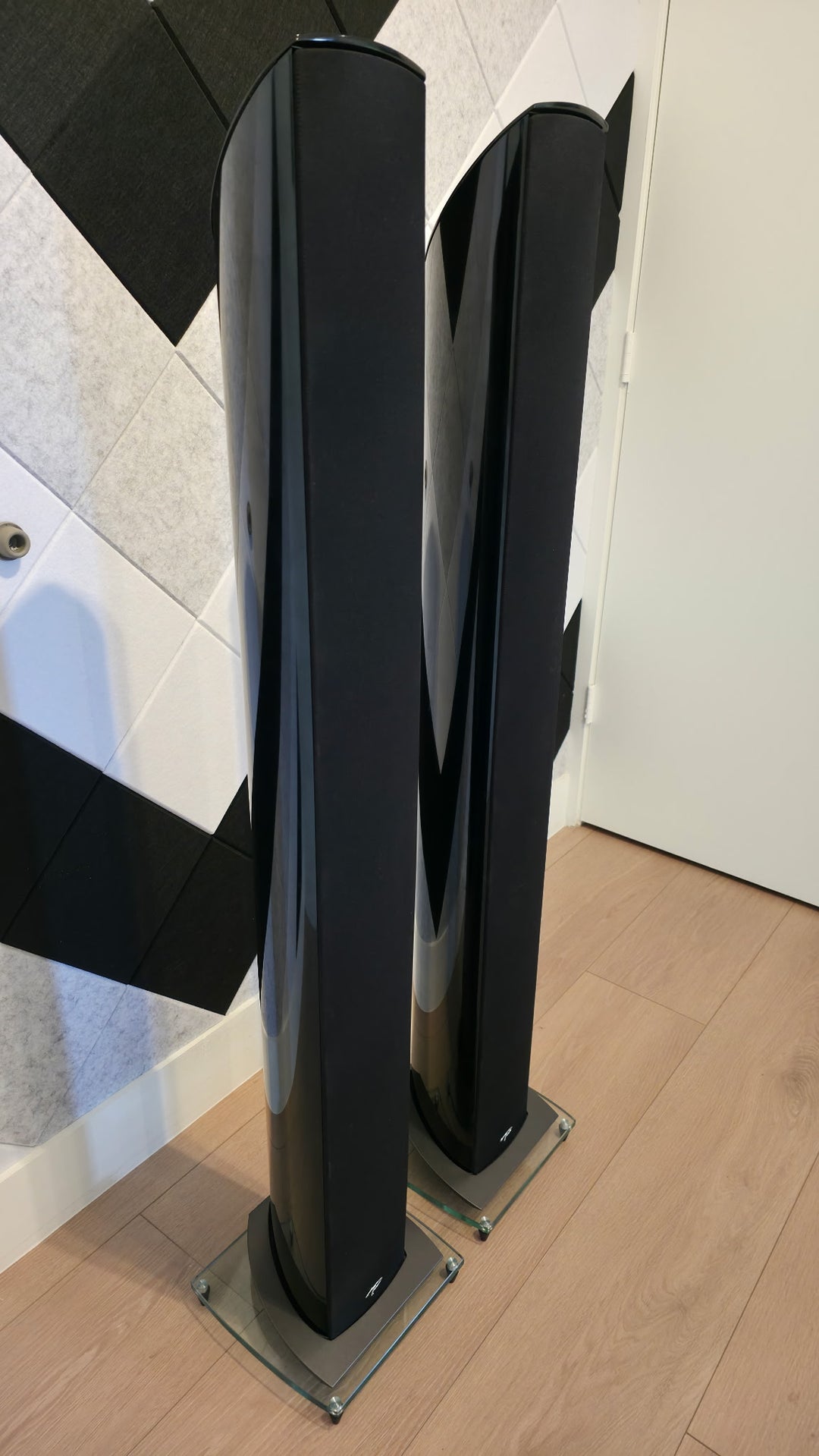 Paradigm Reference Millenia 300 Full Range Tower Speakers in Gloss Black EXCELLENT