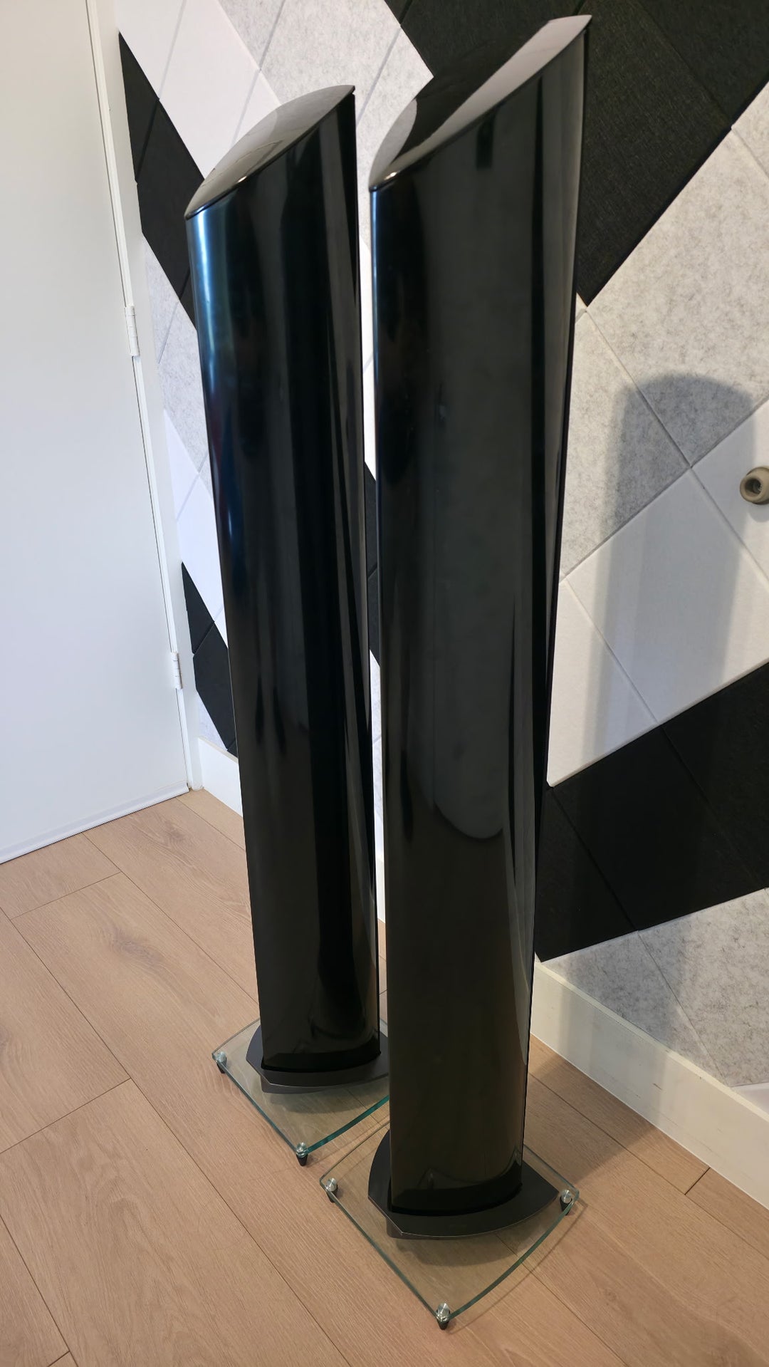 Paradigm Reference Millenia 300 Full Range Tower Speakers in Gloss Black EXCELLENT