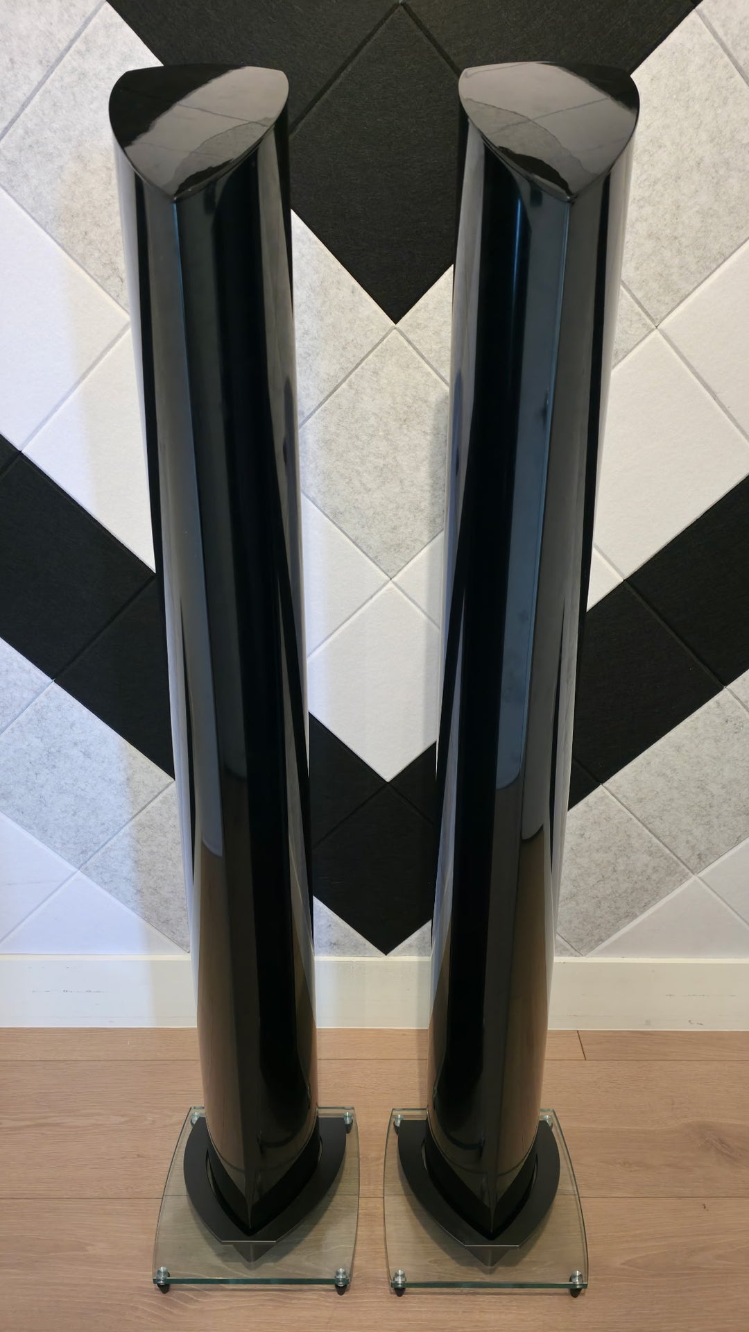Paradigm Reference Millenia 300 Full Range Tower Speakers in Gloss Black EXCELLENT