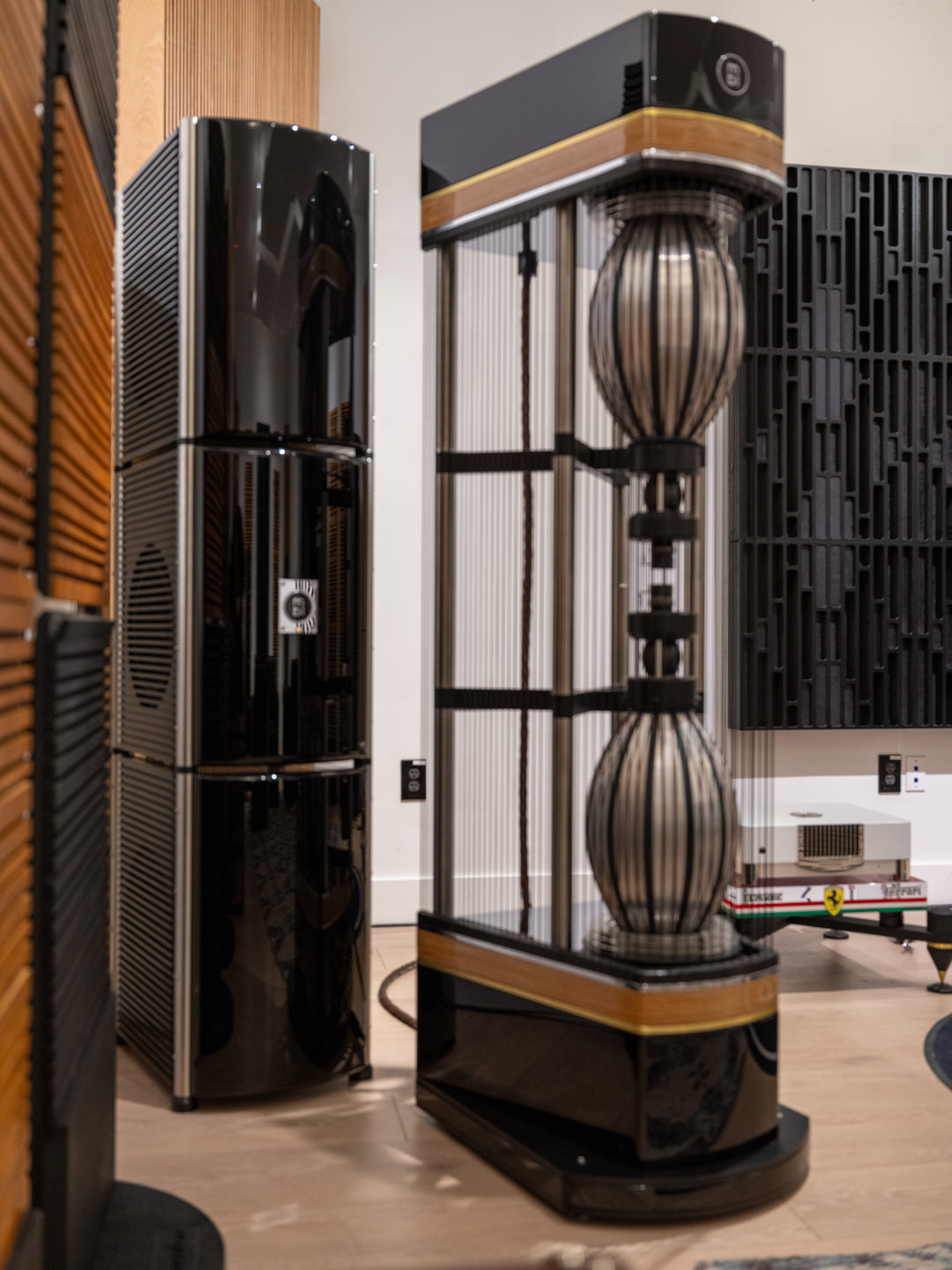 MBL Radialstrahler 101 X-Treme MKII Full-Range Speakers with Bass Towers in Gloss Black w Crates EXCELLENT STORE DEMO