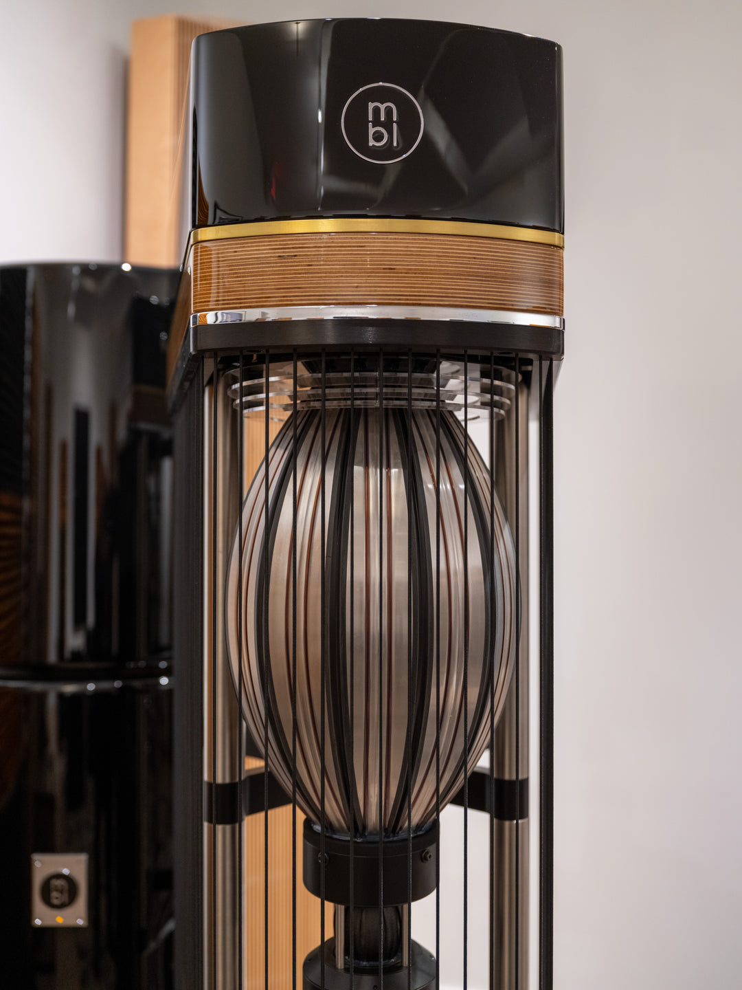 MBL Radialstrahler 101 X-Treme MKII Full-Range Speakers with Bass Towers in Gloss Black w Crates EXCELLENT STORE DEMO