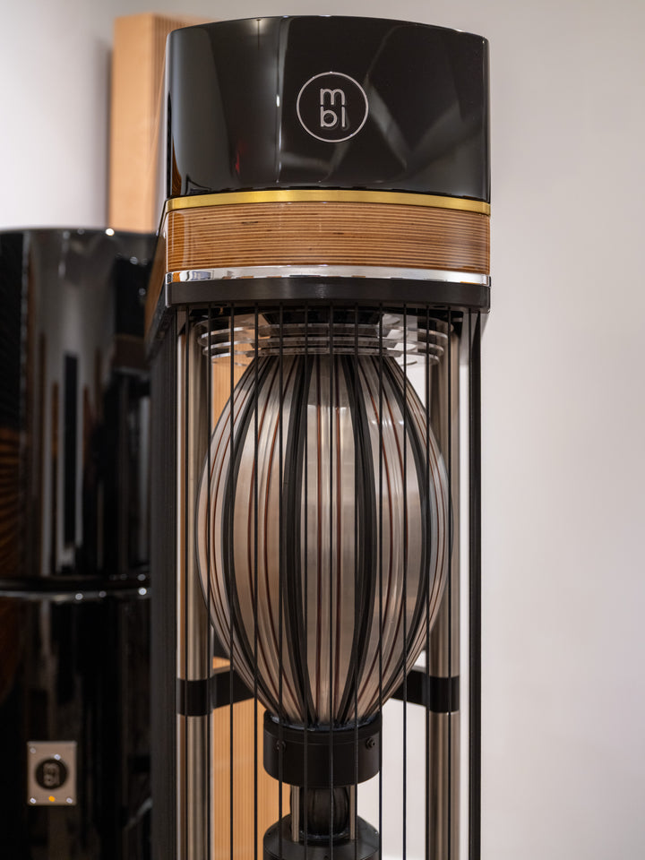 MBL Radialstrahler 101 X-Treme MKII Full-Range Speakers with Bass Towers in Gloss Black w Crates EXCELLENT STORE DEMO