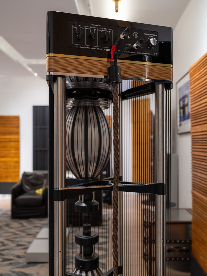 MBL Radialstrahler 101 X-Treme MKII Full-Range Speakers with Bass Towers in Gloss Black w Crates EXCELLENT STORE DEMO