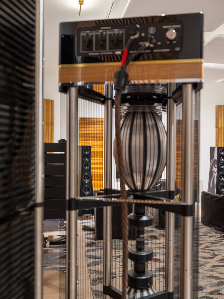 MBL Radialstrahler 101 X-Treme MKII Full-Range Speakers with Bass Towers in Gloss Black w Crates EXCELLENT STORE DEMO