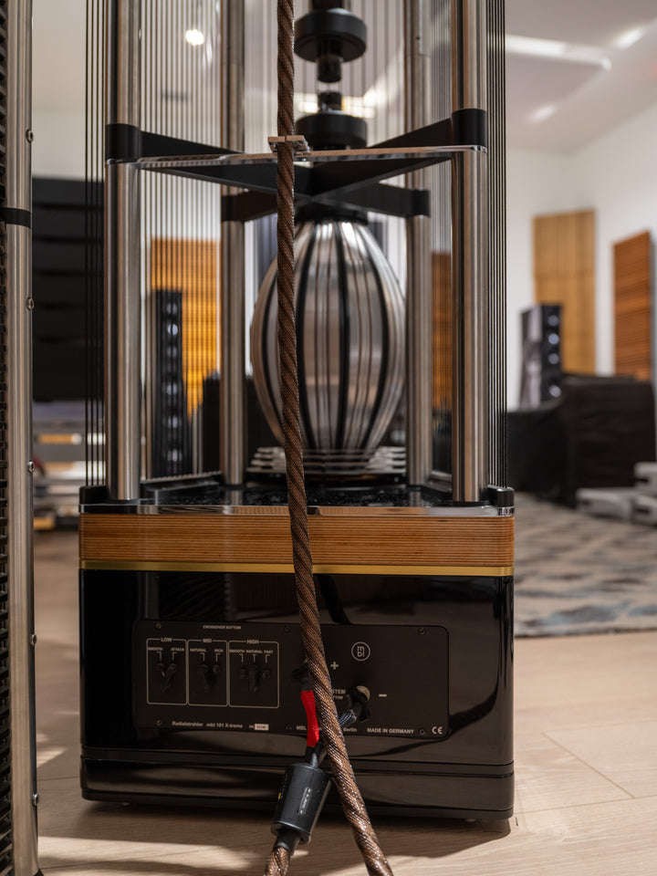 MBL Radialstrahler 101 X-Treme MKII Full-Range Speakers with Bass Towers in Gloss Black w Crates EXCELLENT STORE DEMO