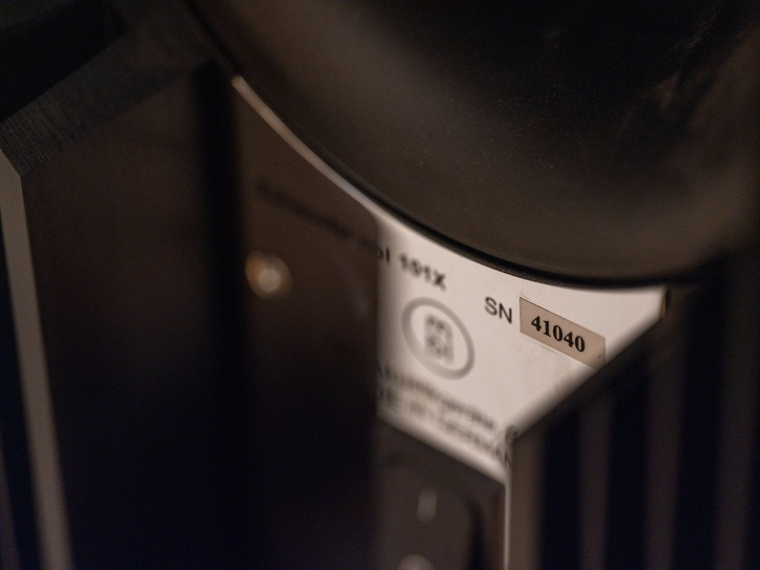 MBL Radialstrahler 101 X-Treme MKII Full-Range Speakers with Bass Towers in Gloss Black w Crates EXCELLENT STORE DEMO