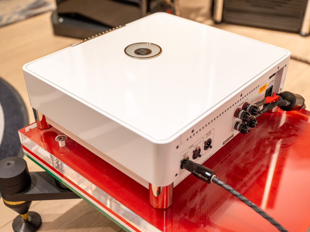 MBL N15 Noble Line Monoblock Power Amplifier Pair in Gloss White w Box EXCELLENT STORE DEMO