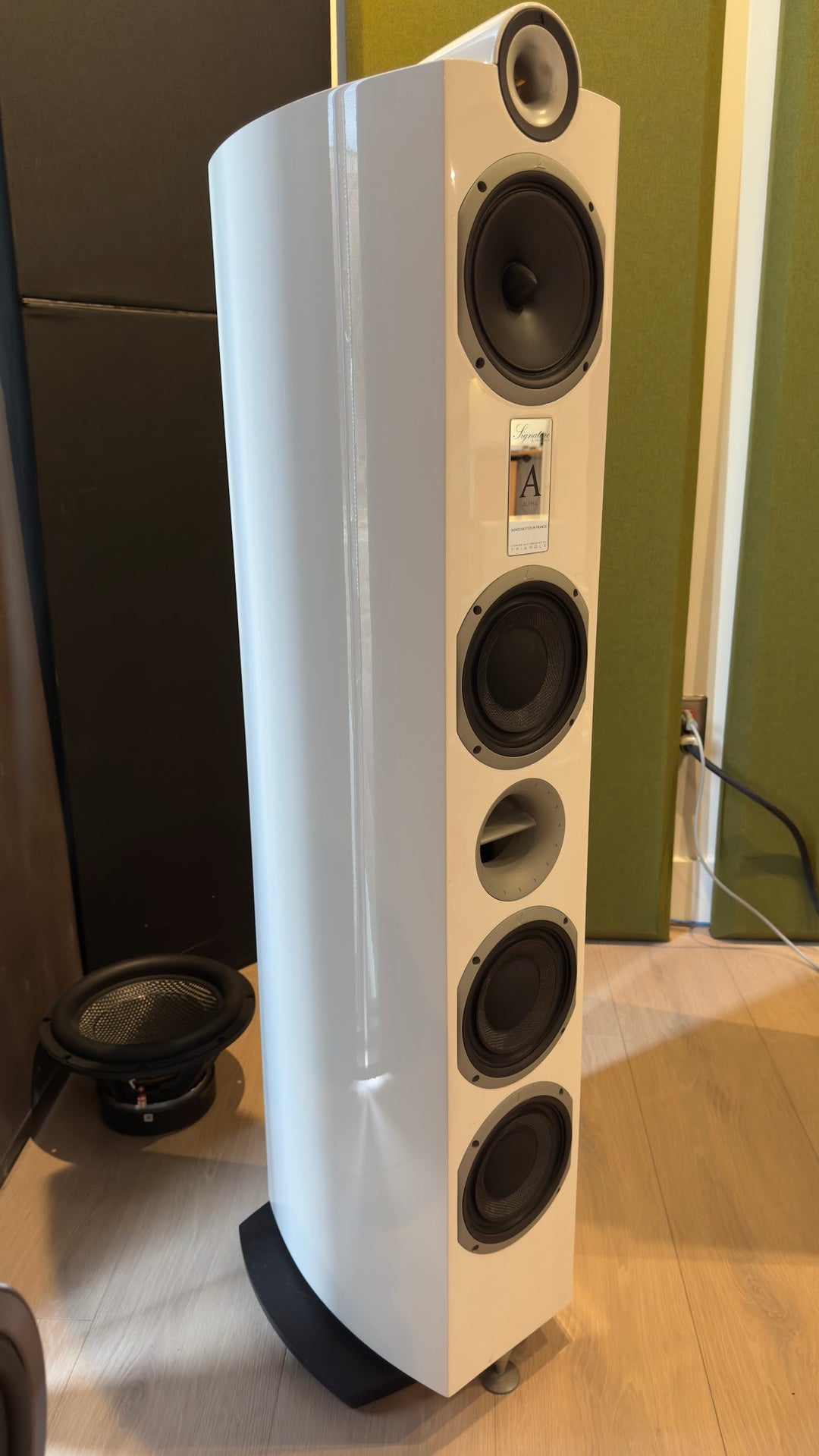 Triangle Signature Alpha Full Range Speakers in White EXCELLENT