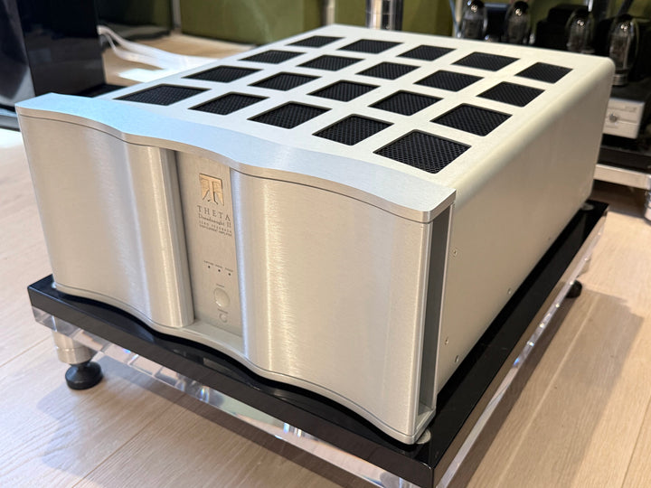 Theta Digital Dreadnaught II 5-Channel Power Amplifier in Silver w Box EXCELLENT