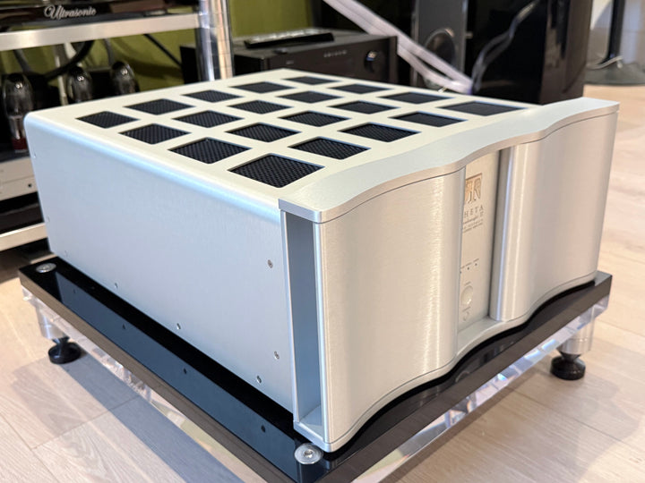 Theta Digital Dreadnaught II 5-Channel Power Amplifier in Silver w Box EXCELLENT