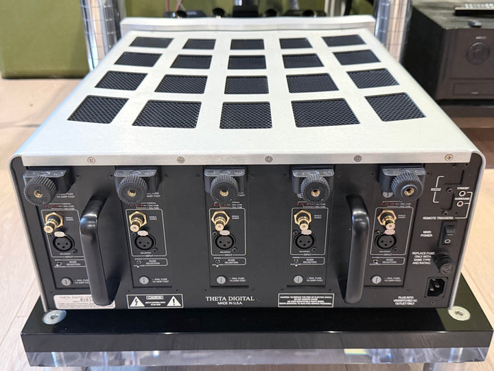 Theta Digital Dreadnaught II 5-Channel Power Amplifier in Silver w Box EXCELLENT