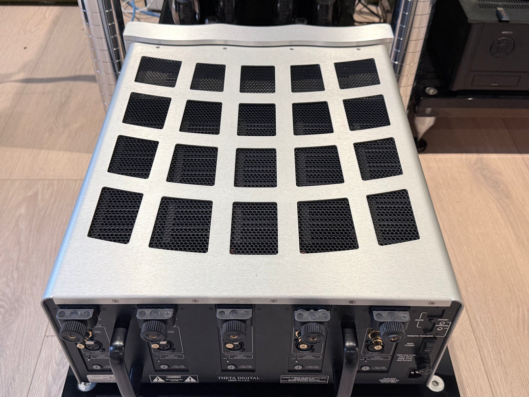 Theta Digital Dreadnaught II 5-Channel Power Amplifier in Silver w Box EXCELLENT