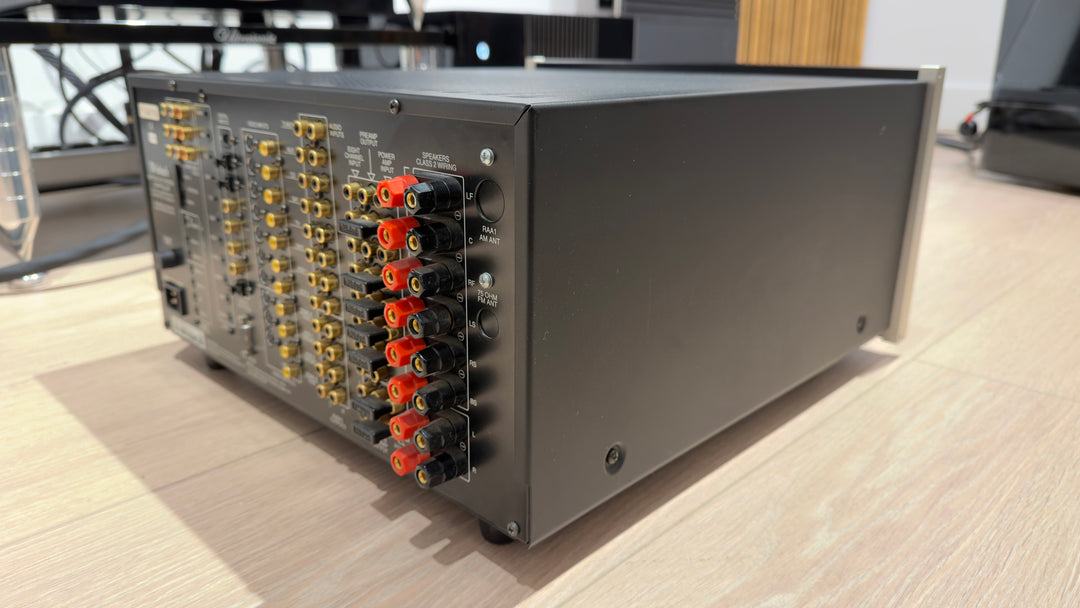 McIntosh MHT200 7 Channel A/V System Controller with Remote & Box 220V EXCELLENT