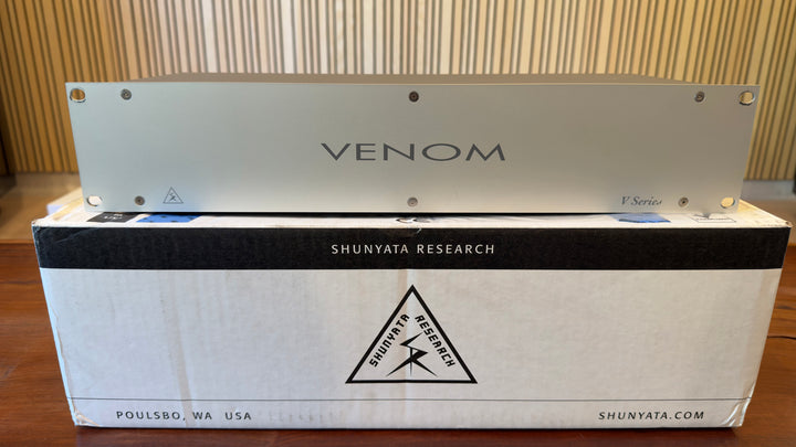 Shunyata Research Venom V16 V16-U Rack Mount Power Conditioner in Silver with Box EXCELLENT