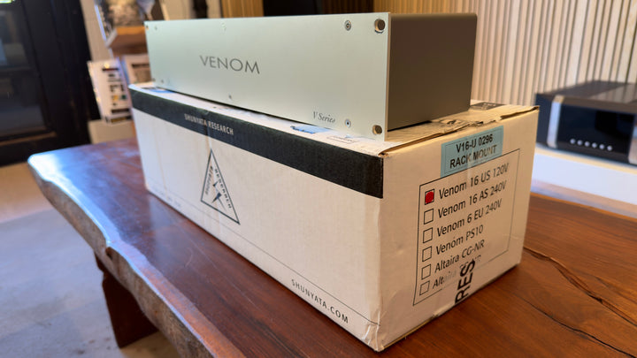 Shunyata Research Venom V16 V16-U Rack Mount Power Conditioner in Silver with Box EXCELLENT