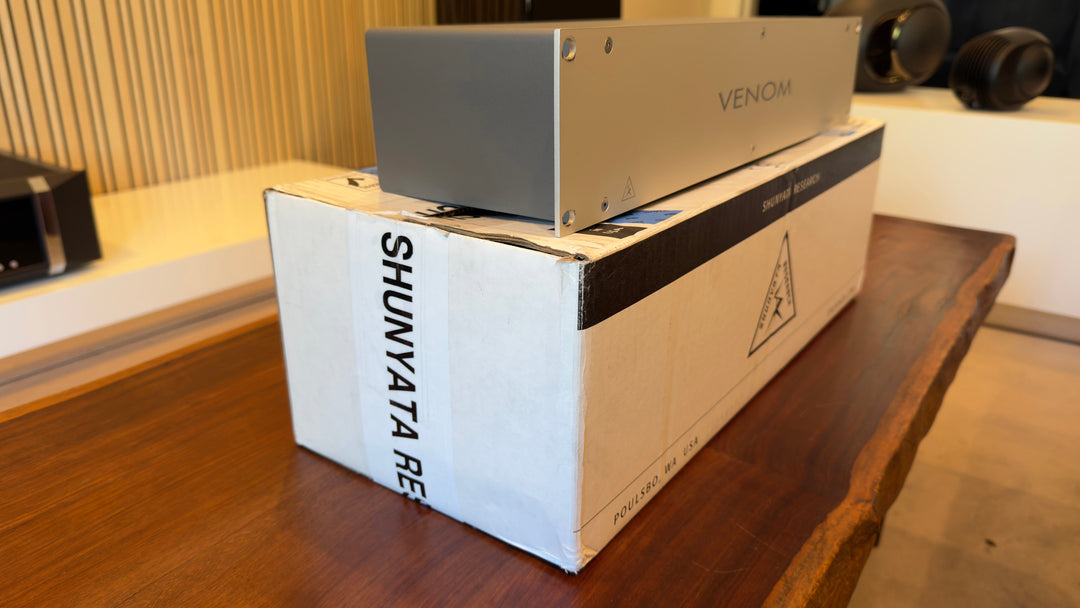Shunyata Research Venom V16 V16-U Rack Mount Power Conditioner in Silver with Box EXCELLENT
