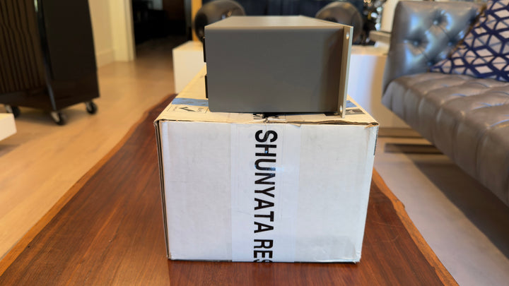 Shunyata Research Venom V16 V16-U Rack Mount Power Conditioner in Silver with Box EXCELLENT