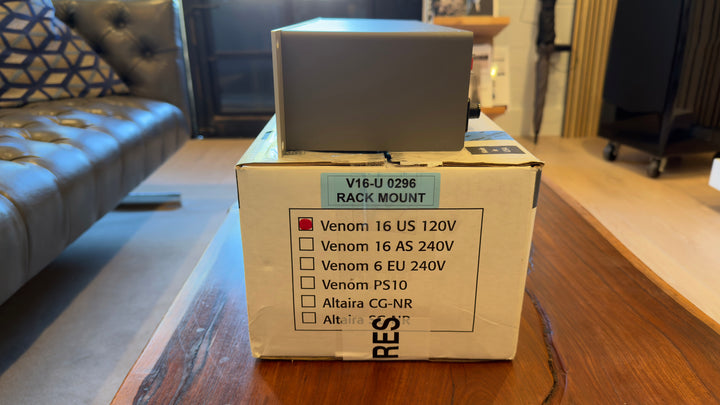 Shunyata Research Venom V16 V16-U Rack Mount Power Conditioner in Silver with Box EXCELLENT