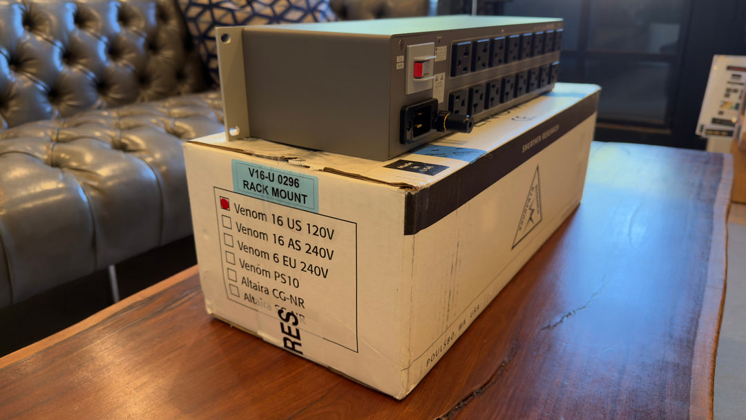 Shunyata Research Venom V16 V16-U Rack Mount Power Conditioner in Silver with Box EXCELLENT