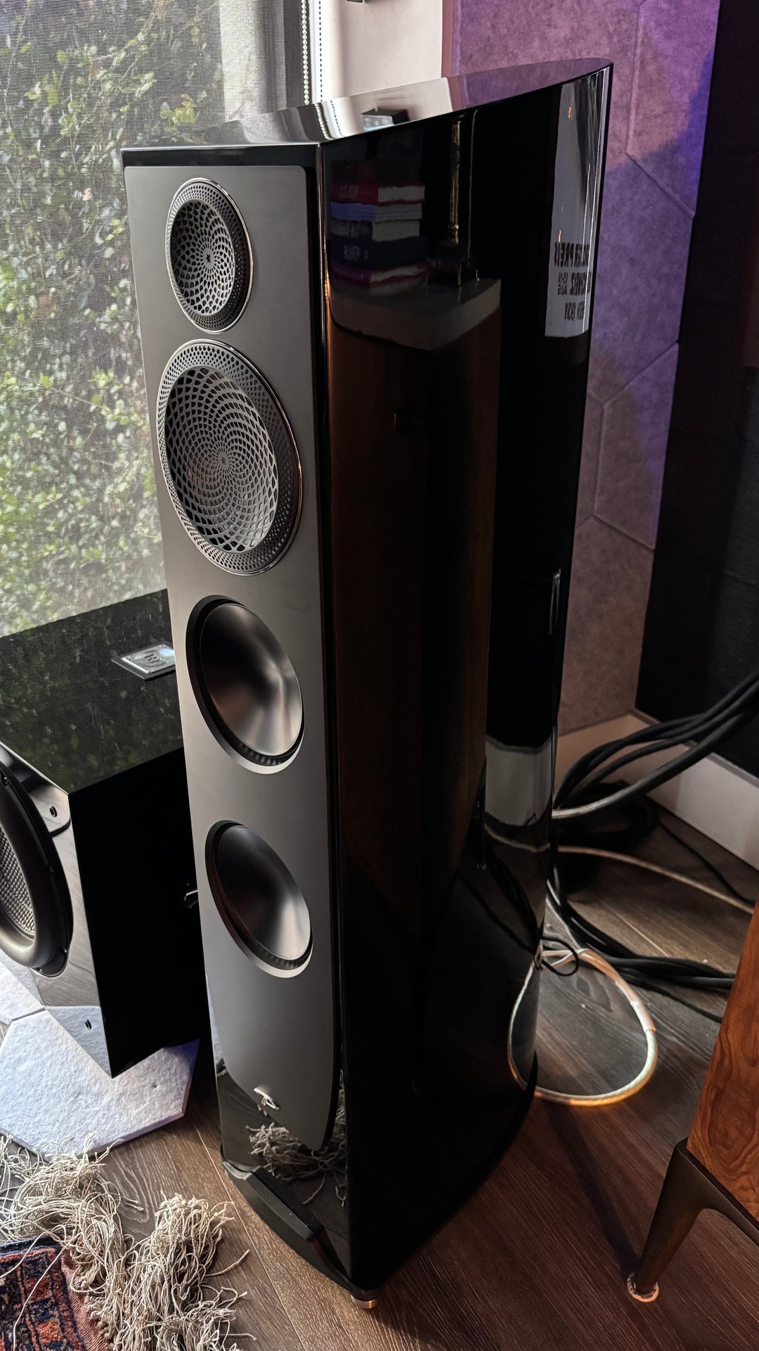 Paradigm Persona 3F Full Range Speakers in Gloss Black EXCELLENT