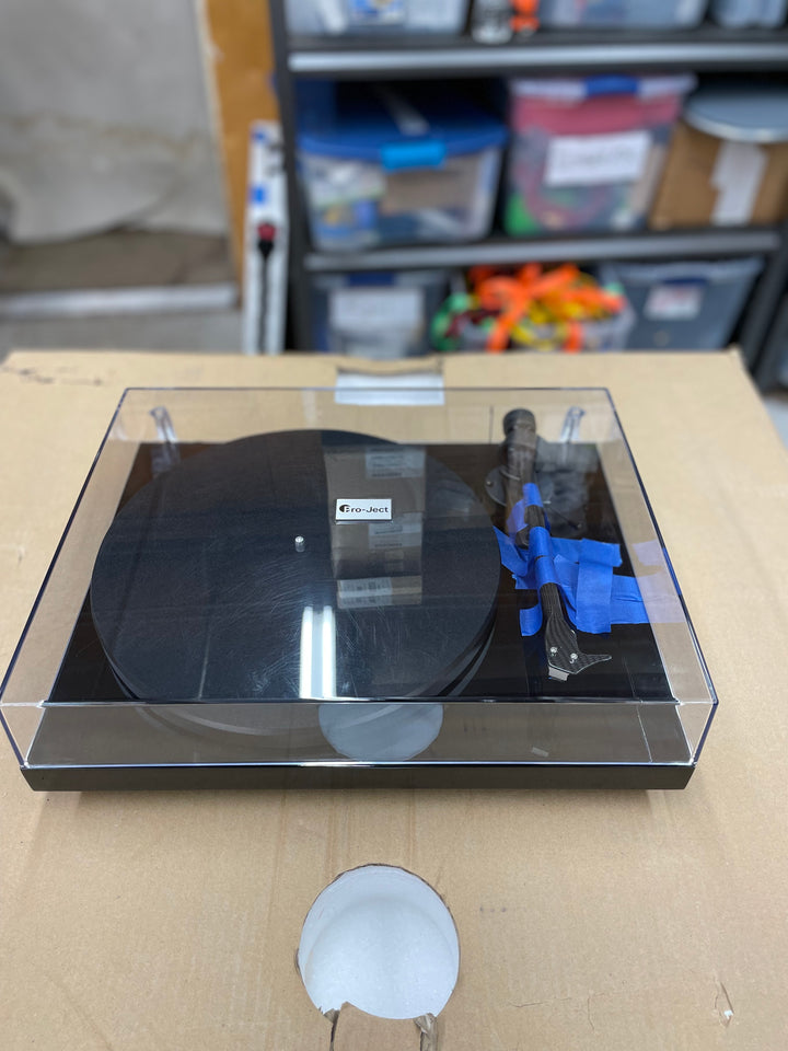 Pro-Ject Debut Carbon DC Turntable EXCELLENT No Cartridge