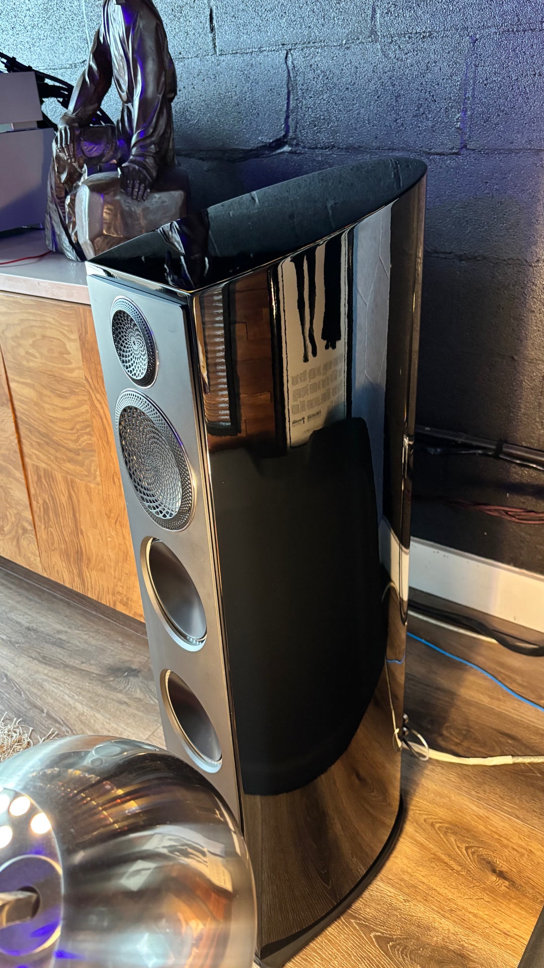 Paradigm Persona 3F Full Range Speakers in Gloss Black EXCELLENT
