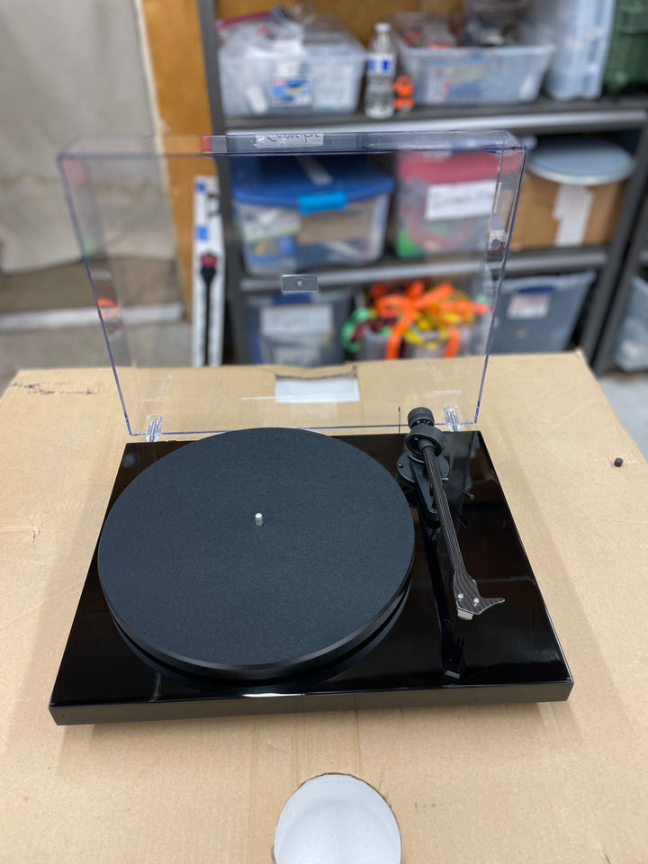 Pro-Ject Debut Carbon DC Turntable EXCELLENT No Cartridge