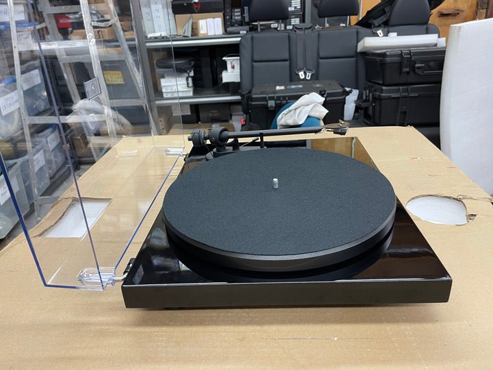 Pro-Ject Debut Carbon DC Turntable EXCELLENT No Cartridge