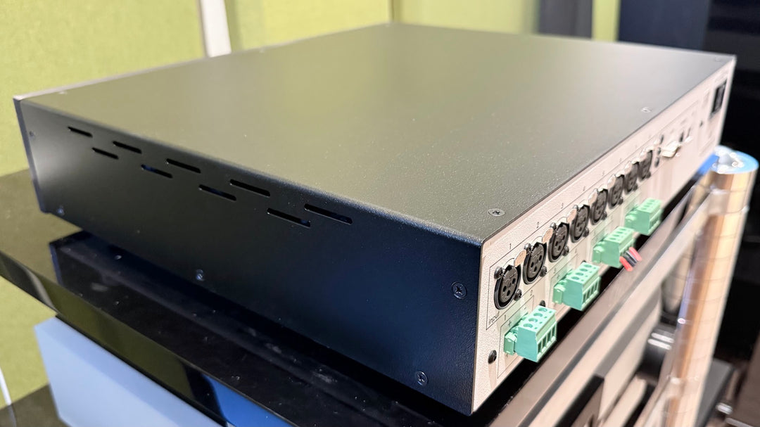 Acurus M8 8-Channel Amplifier in Black w Box EXCELLENT