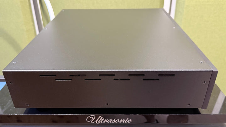 Acurus M8 8-Channel Amplifier in Black w Box EXCELLENT
