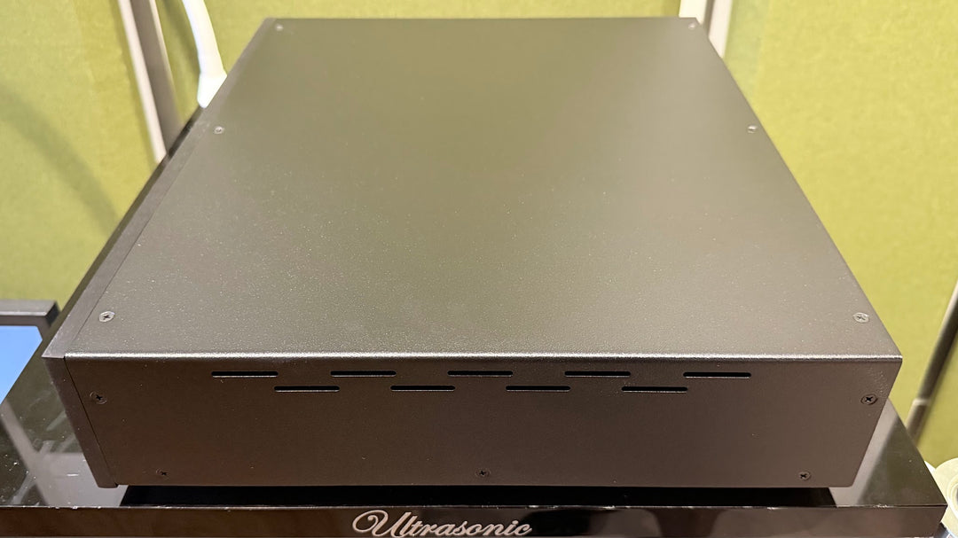 Acurus M8 8-Channel Amplifier in Black w Box EXCELLENT