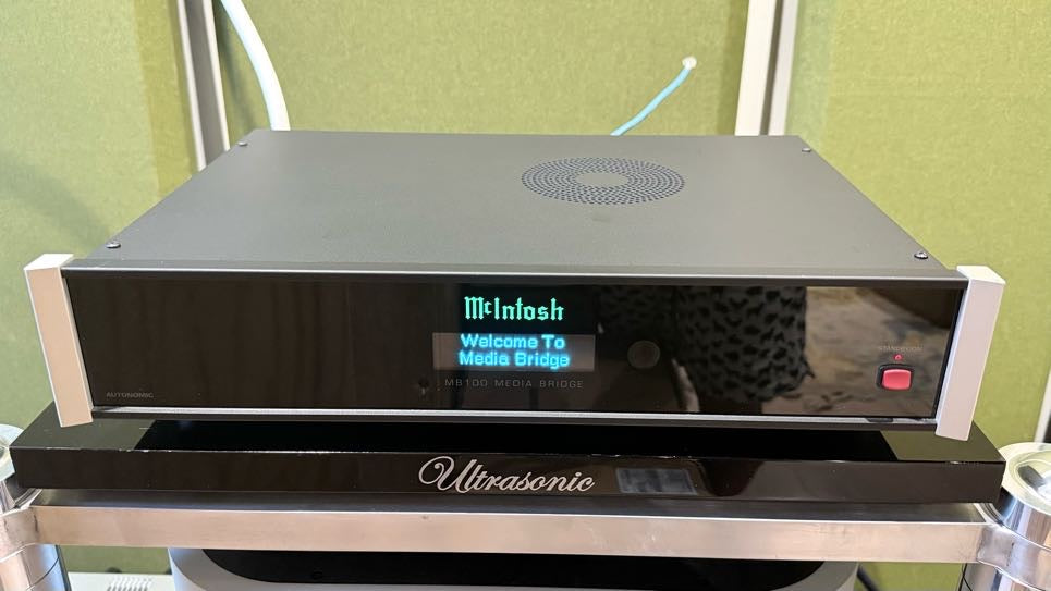 McIntosh MB100 Media Streamer and Digital Hub w Remote & Box EXCELLENT