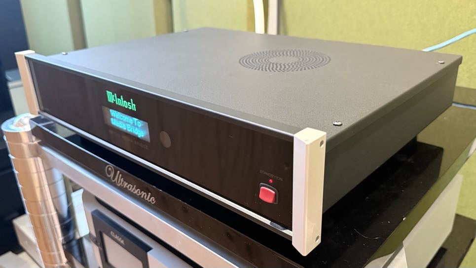 McIntosh MB100 Media Streamer and Digital Hub w Remote & Box EXCELLENT