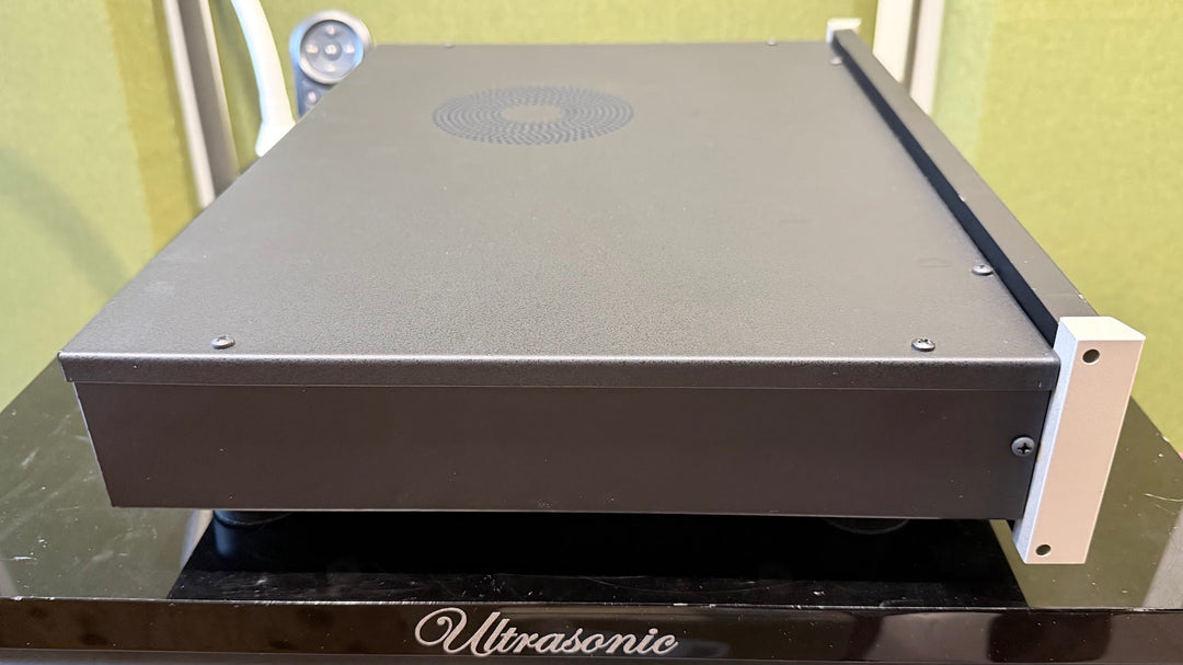 McIntosh MB100 Media Streamer and Digital Hub w Remote & Box EXCELLENT