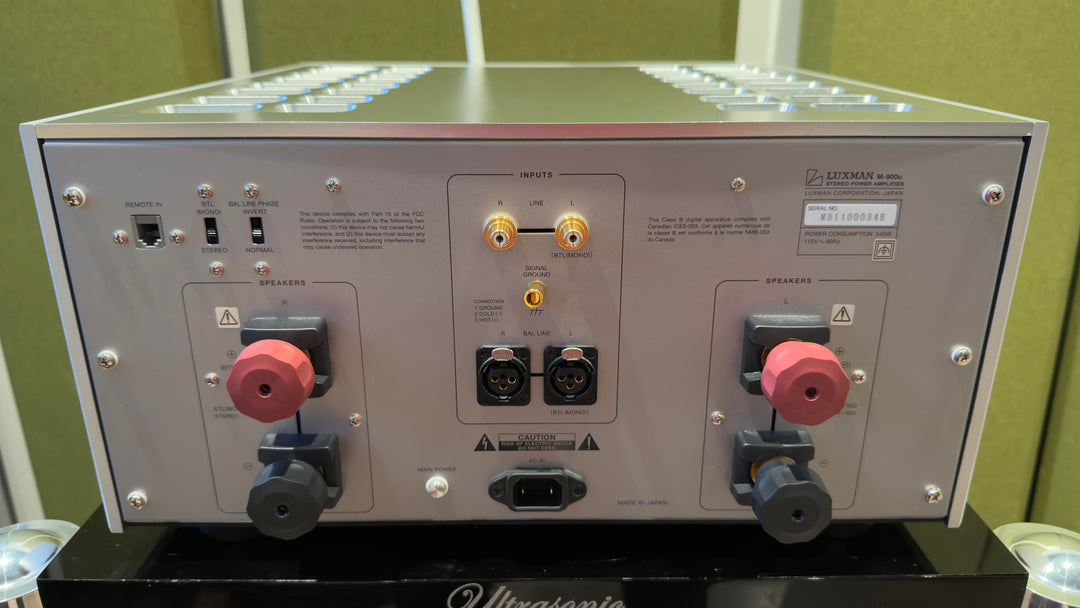 Luxman M-900u Stero Power Amplifier in Silver with Box EXCELLENT