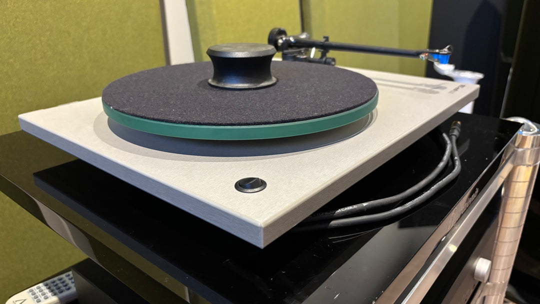 Rega RP3 Planar 3 Turntable Record Player with RB303 Tonearm and Elys 2 Cartridge EXCELLENT