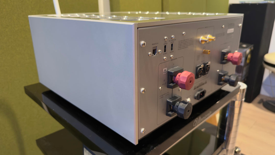 Luxman M-900u Stero Power Amplifier in Silver with Box EXCELLENT