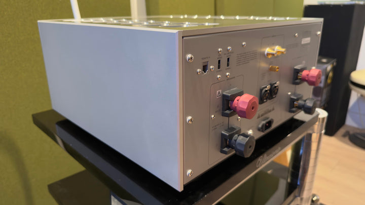 Luxman M-900u Stero Power Amplifier in Silver with Box EXCELLENT