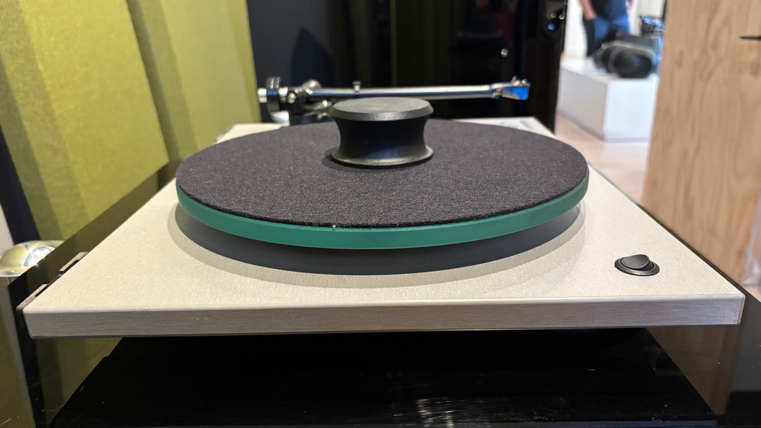 Rega RP3 Planar 3 Turntable Record Player with RB303 Tonearm and Elys 2 Cartridge EXCELLENT