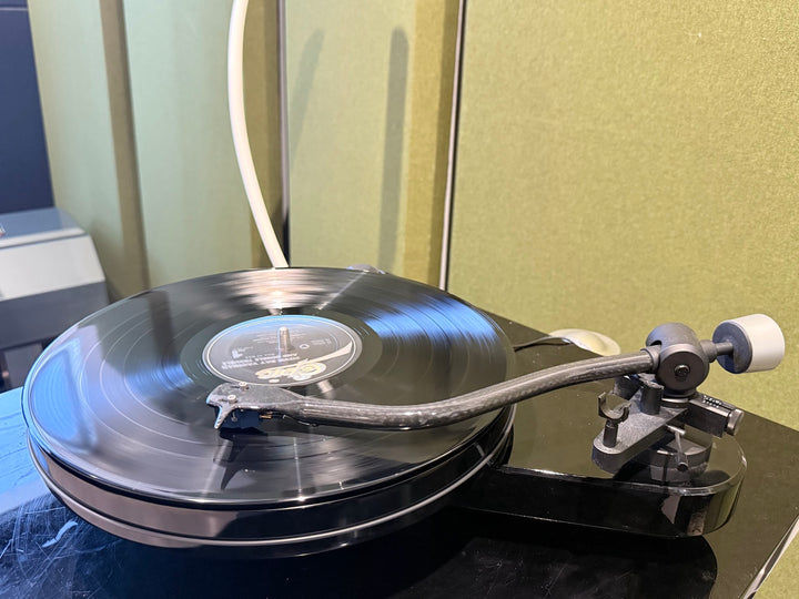 Pro-ject RPM 3 Carbon Turntable Record Player with Blue Point Cartridge VERY GOOD