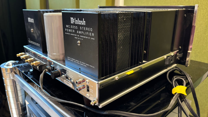 McIntosh MC2255 2-Channel Solid State Stereo Power Amplifier EXCELLENT