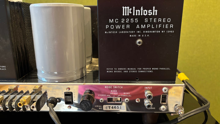 McIntosh MC2255 2-Channel Solid State Stereo Power Amplifier EXCELLENT